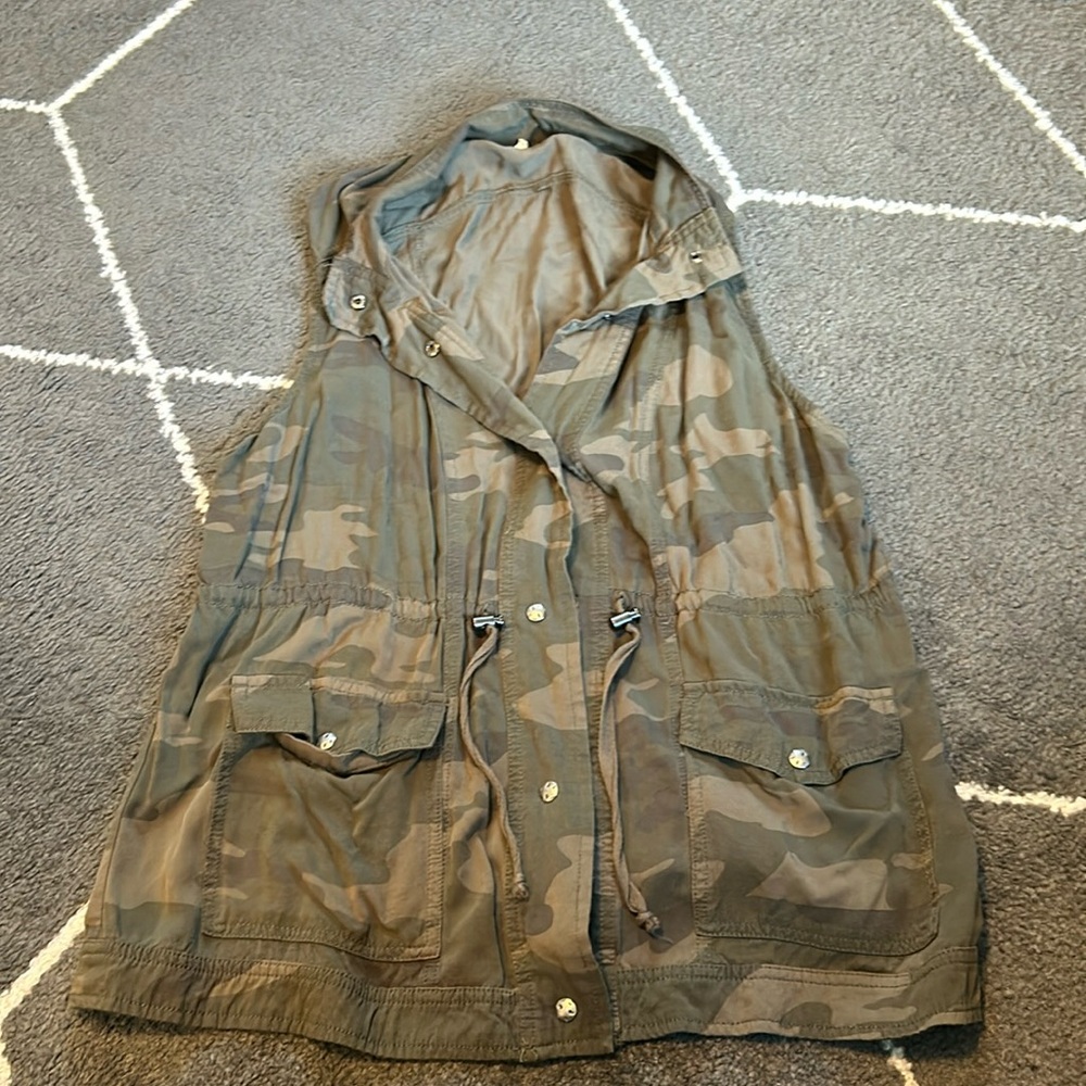 Maurices Camo Vest